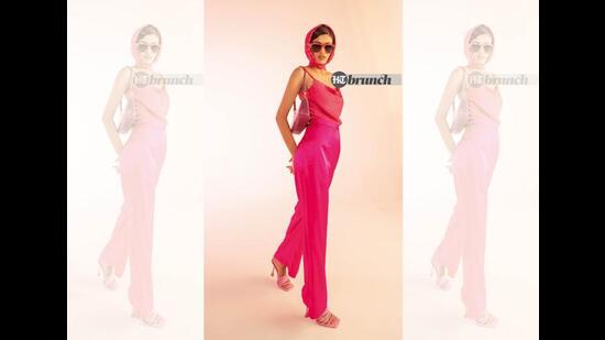 When you are wearing head-to-hot pink it’s important to keep in mind that it works best for evenings rather than a formal occasion; Top by Forever New; Pants by Asha Gautam; Head scarf by Ridhi Mehra; Bag by Da Milano; Sunglasses by Versace; Shoes by Zara (Vidushi Gupta)