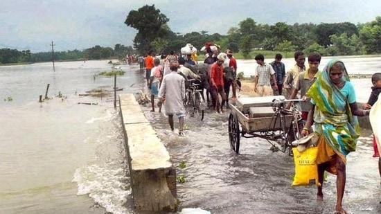 The Kosi river was flowing above the danger levels at Basua in Supal by one metre and 10 cms at Baltara in Khagaria. (HT Archives)
