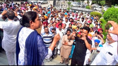 ETT qualified teachers protesting at the DC’s office in Ludhiana on Saturday. (Gurpreet Singh/HT)