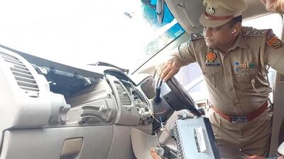 A Punjab Police officer shows a specially designed cavity in a car from which heroin being smuggled from J&K was recovered. (HT Photo) A Punjab Police officer shows a specially designed cavity in a car from which heroin being smuggled from J&K was recovered. (HT Photo)