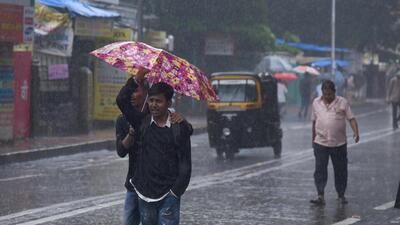 Mumbai, India - June 30, 2022: People walk on the road in heavy rain at Kandivali, in Mumbai, India, on Thursday, June 30, 2022. (Photo by Vijay Bate/HT Photo) (HT PHOTO)