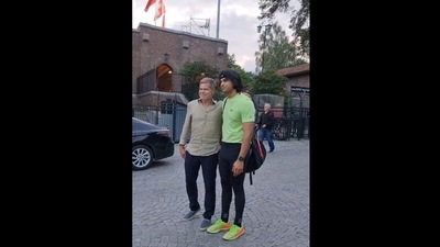 The screenshot taken from the viral video shows Olympic gold medalist Neeraj Chopra getting clicked with a fan. (Twitter/@ijnani) The screenshot taken from the viral video shows Olympic gold medalist Neeraj Chopra getting clicked with a fan. (Twitter/@ijnani)
