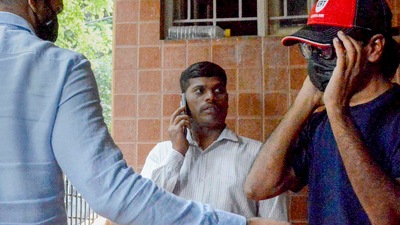Bengaluru: Mohammed Zubair, the co-founder of fact-checking website Alt News, being brought by the Delhi Police to Bengaluru, Thursday, June 30, 2022, as part of their investigation into a 2018 tweet. (PTI Photo) (PTI) Bengaluru: Mohammed Zubair, the co-founder of fact-checking website Alt News, being brought by the Delhi Police to Bengaluru, Thursday, June 30, 2022, as part of their investigation into a 2018 tweet. (PTI Photo) (PTI)