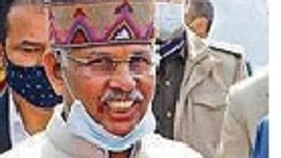 “I am not against mobile phones and television but reading books are also necessary,” said Himachal governor Rajendra Vishwanath Arlekar and advised the children to read good books in library. (HT File Photo) “I am not against mobile phones and television but reading books are also necessary,” said Himachal governor Rajendra Vishwanath Arlekar and advised the children to read good books in library. (HT File Photo)