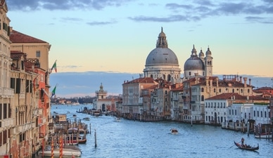 Starting in January, Venice will oblige day-trippers to make reservations and pay a fee to visit the historic lagoon city, in a bid to better manage visitors who often far outnumber residents in the historic centre, clogging narrow streets and heavily-used foot bridges crossing the canals. (Unsplash)