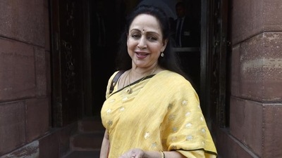 Hema Malini snapped at the Parliament in New Delhi. (Mohd Zakir/HT PHOTO) Hema Malini snapped at the Parliament in New Delhi. (Mohd Zakir/HT PHOTO)