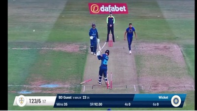 Umran Malik uproots the middle stump of Derbyshire batter