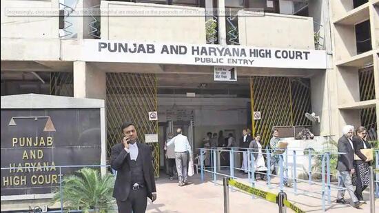 Haryana shares a common high court with Punjab and Chandigarh since its inception in 1966. Chief minister Manohar Lal Khattar has sought a joint meeting of Haryana and Punjab to be chaired by Union home minister Amit Shah to move towards a separate high court. (HT file photo)