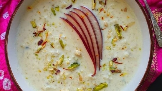 Sugar-free desserts: Being diabetic does not mean avoiding desserts.  The dessert can be prepared with natural and sugar-free foods, which makes the dessert suitable for diabetics.  For example, apple kheer, raisin rava kheer and apple oatmeal porridge are fantastic options for diabetic patients (Pinterest)