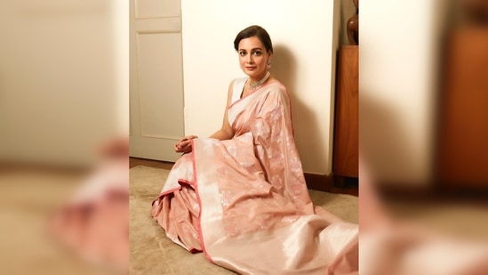 Dia Mirza went on to share some more details about the saree and wrote, "Inspired by flora and fauna​ t​his intricately handwoven ​sari ​by Ekaya is designed and woven in Banaras by ​their ​master weaver​s. The sari is ​an artistic combination of ​floral motifs and kadwa weaving technique.."(Instagram/@diamirzaofficial)