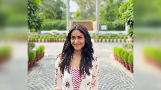Mrunal Thakur flaunted her beautiful unfiltered skin in the natural light and wore the most expensive jewellery a women can ever own, her smile.(Instagram/@mrunalthakur)