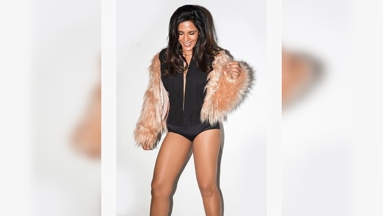 Flaunting her toned and perfectly tanned legs, Richa Chadha struck some diva poses for the camera.(Instagram/@therichachadha)