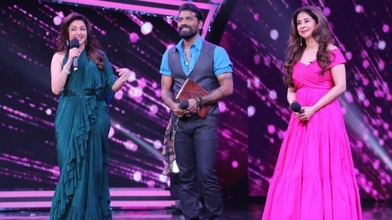 Bhagyashree, Urmila Matondkar and Remo D'Souza on the stage of Dance India Dance Super Moms.