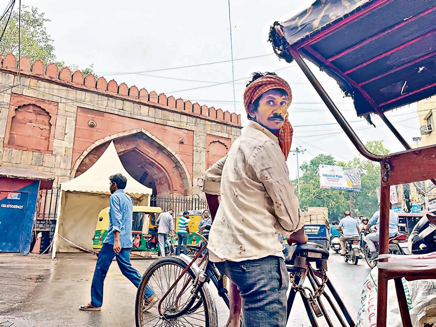 One of the 14 Mughal-era gateways to punctuate the Walled City’s wall, the graceful Ajmeri Gate today is like a queen without her palace. One of the 14 Mughal-era gateways to punctuate the Walled City’s wall, the graceful Ajmeri Gate today is like a queen without her palace.