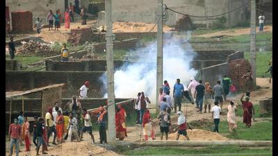 Residents clash with police personnel during an anti-encroachment drive at Nepali Nagar in Patna on Sunday. (Santosh Kumar/HT Photo) Residents clash with police personnel during an anti-encroachment drive at Nepali Nagar in Patna on Sunday. (Santosh Kumar/HT Photo)