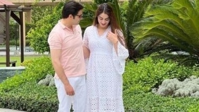 IAS officer Athar Amir Khan has got engaged to Dr Mehreen Qazi, a year after his divorce with IAS officer Tina Dabi.&nbsp;
