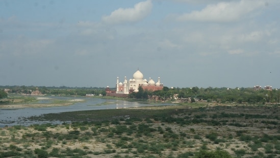 File photo of Yamuna flowing in the backyard of Taj Mahal in Agra. (Photo HT) File photo of Yamuna flowing in the backyard of Taj Mahal in Agra. (Photo HT)