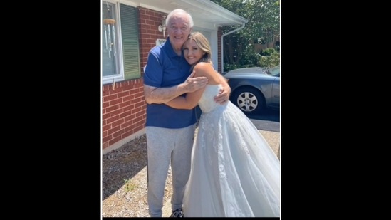 The couple surprised the bride's grandpa who couldn't attend their wedding by meeting him while dressed in their wedding clothes. (goodnews_movement/Instagram) The couple surprised the bride's grandpa who couldn't attend their wedding by meeting him while dressed in their wedding clothes. (goodnews_movement/Instagram)