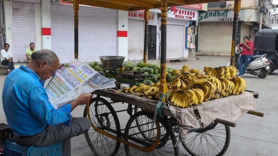 A fruit vendor waits for customers during a ten-hour relaxation in the curfew imposed by administration to maintain law and order after the murder of Kanhaiya Lal, in Udaipur, on July 3, 2022.&nbsp;(PTI)
