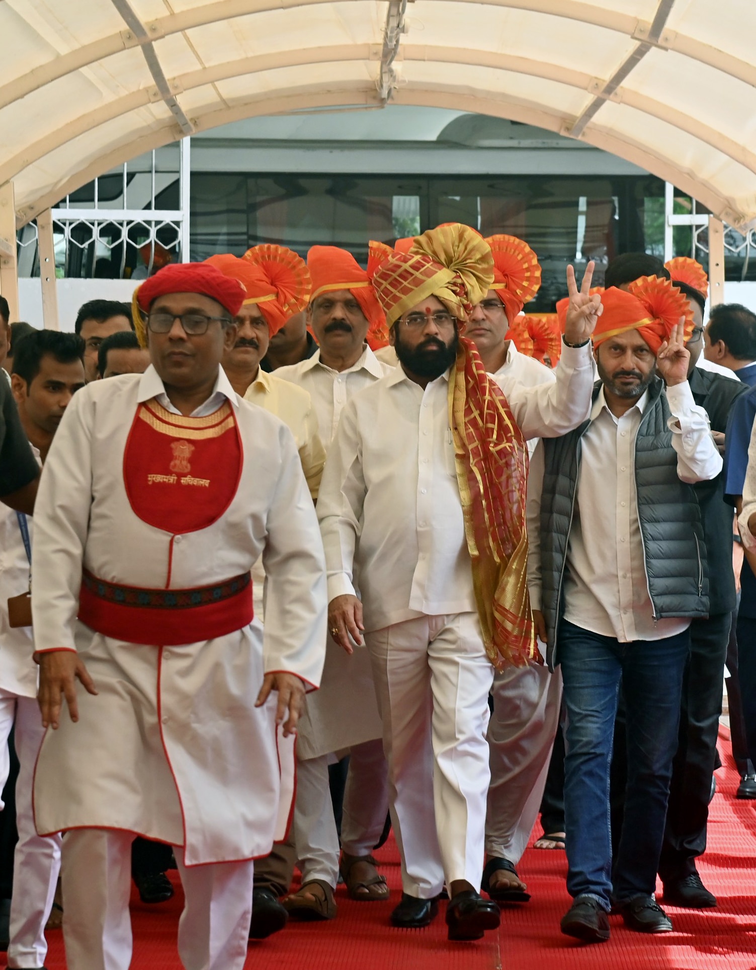 Maharashtra chief minister Eknath Shinde shows victory sign as he arrives to attend the special session of the Assembly in Mumbai on Sunday. (ANI) Maharashtra chief minister Eknath Shinde shows victory sign as he arrives to attend the special session of the Assembly in Mumbai on Sunday. (ANI)