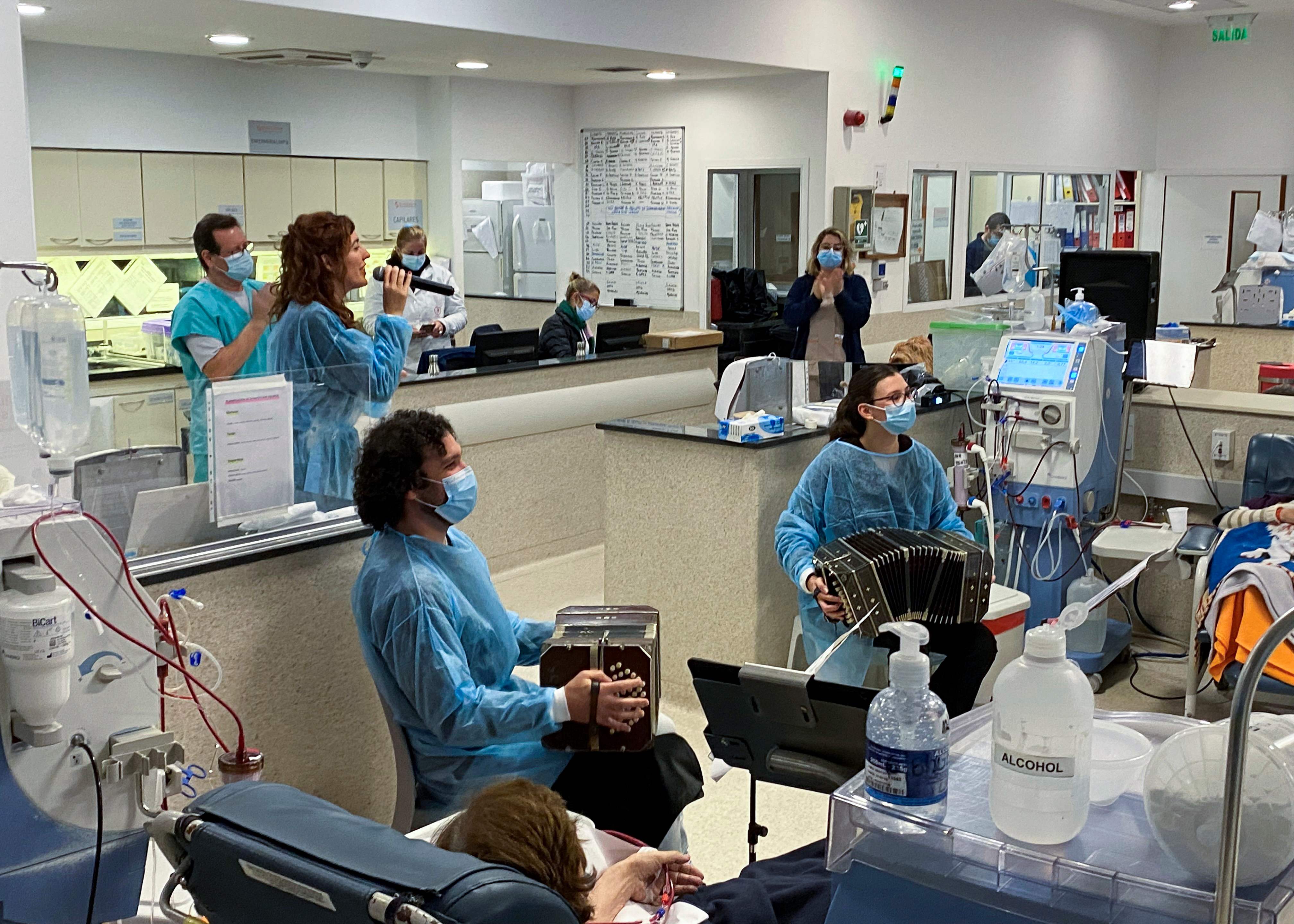 Bandoneonists Abril Farolini, 22, Ramiro Hernndez, 35, and singer Paola Larrama, 37, perform at the dialysis room in the Diaverum Center for kidney patients, as part of the Hospital Tango project, in Montevideo. (Photo by Lucia LACURCIA / AFP) (AFP) Bandoneonists Abril Farolini, 22, Ramiro Hernndez, 35, and singer Paola Larrama, 37, perform at the dialysis room in the Diaverum Center for kidney patients, as part of the Hospital Tango project, in Montevideo. (Photo by Lucia LACURCIA / AFP) (AFP)