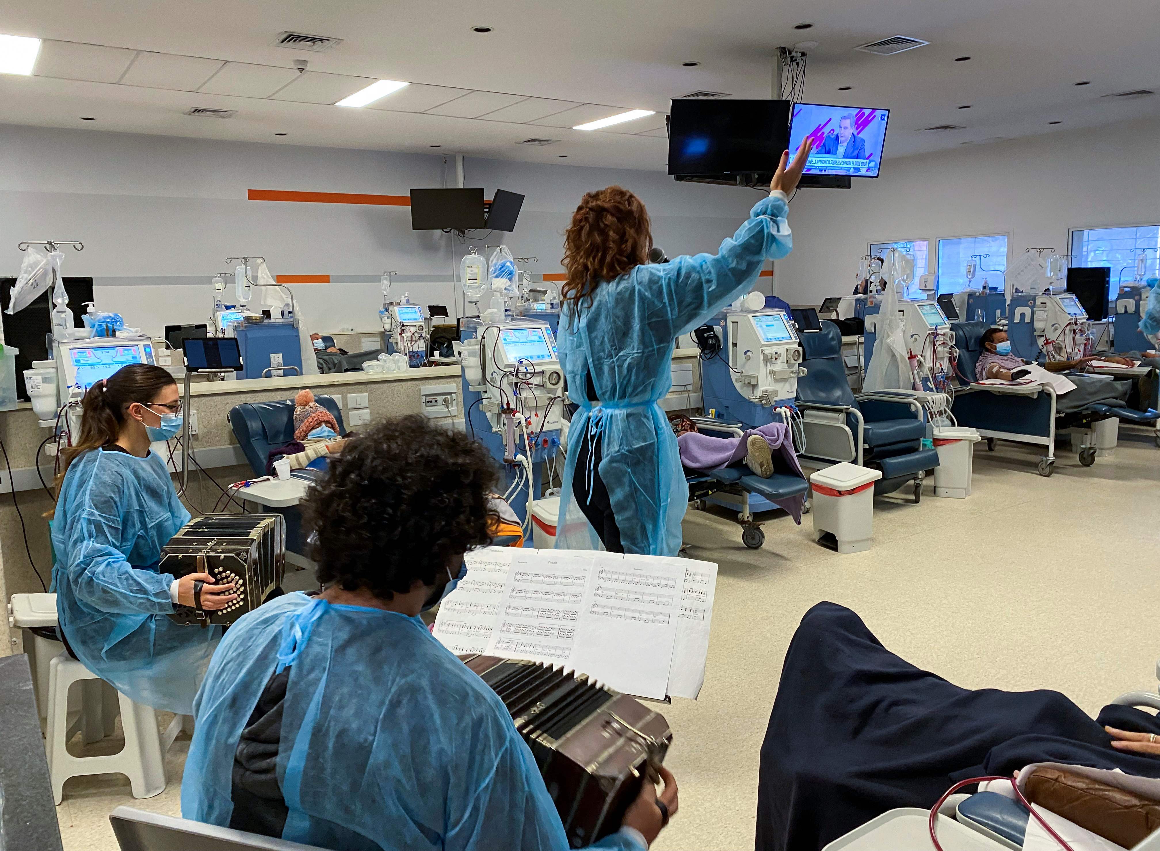  Dialysis patients listen to mini-live concerts of tango and milonga during their treatments. The music reduces anxiety and stress, and stabilises the heartbeat and pulse, according to various studies. (Photo by Lucia LACURCIA / AFP) (AFP) Dialysis patients listen to mini-live concerts of tango and milonga during their treatments. The music reduces anxiety and stress, and stabilises the heartbeat and pulse, according to various studies. (Photo by Lucia LACURCIA / AFP) (AFP)