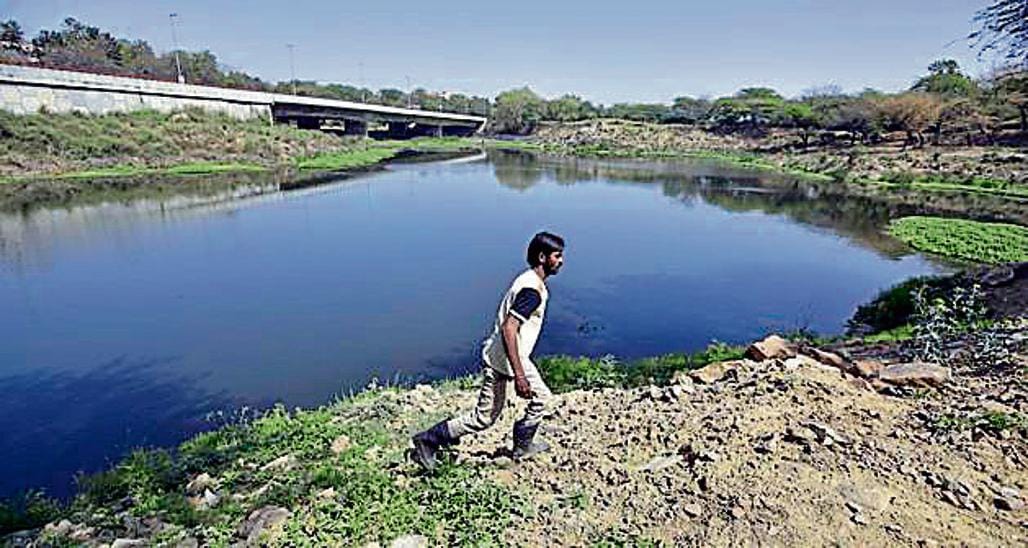 Under the orders of the Delhi High Court, the Delhi Development Authority (DDA) is in the process of restoring Neela Hauz, a large pond in south Delhi. By March 2013, it is scheduled to complete the work that involves removing weed and hyacinth infestation, dredging, planting local trees and shrubs and constructing walking tracks. (Photo by Arun Sharma/Hindustan Times) Under the orders of the Delhi High Court, the Delhi Development Authority (DDA) is in the process of restoring Neela Hauz, a large pond in south Delhi. By March 2013, it is scheduled to complete the work that involves removing weed and hyacinth infestation, dredging, planting local trees and shrubs and constructing walking tracks. (Photo by Arun Sharma/Hindustan Times)