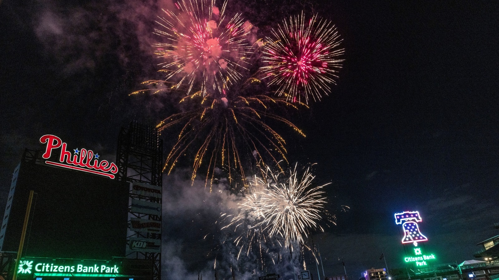 US Independence Day 2022 Fireworks light up sky in celebration of 4th