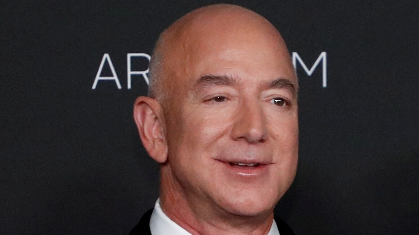 Bezos mengkritik permintaan Biden untuk memotong harga bensin  berita Dunia