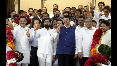 Chief minister Eknath Shinde and deputy CM Devendra Fadnavis with rebel Shiv Sena MLA and BJP MLAs, Mumbai, July 4, 2022. ( (Anshuman Poyrekar/HT PHOTO) Chief minister Eknath Shinde and deputy CM Devendra Fadnavis with rebel Shiv Sena MLA and BJP MLAs, Mumbai, July 4, 2022. ( (Anshuman Poyrekar/HT PHOTO)