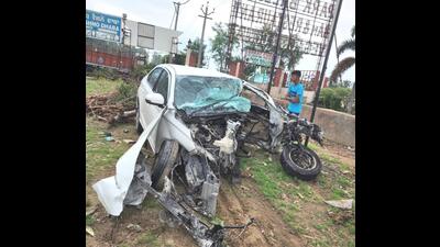The mangled remains of the car after the accident on the Jalandhar-Pathankot highway near Tanda in Hoshiarpur district on Monday. (HT Photo)