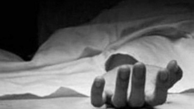 Woman jumps in front of Metro train at Jor Bagh station, dies (HT FILE PHOTO) Woman jumps in front of Metro train at Jor Bagh station, dies (HT FILE PHOTO)