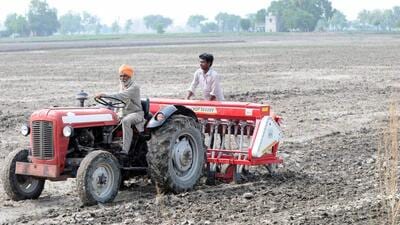 At least 90,000 machines, including super straw-management system, happy-seeders, super-seeders, paddy-straw choppers, reversible ploughs, zero-till drill, balers, rakes and shrub master, smart-seeders and spatial-seed drills, crop-reapers and self propelled reaper-cum-binders were supplied to farmers in Punjab on subsidy between 2018 and 2021 to mix paddy stubble into soil (in-situ management). (HT File/Representational image) At least 90,000 machines, including super straw-management system, happy-seeders, super-seeders, paddy-straw choppers, reversible ploughs, zero-till drill, balers, rakes and shrub master, smart-seeders and spatial-seed drills, crop-reapers and self propelled reaper-cum-binders were supplied to farmers in Punjab on subsidy between 2018 and 2021 to mix paddy stubble into soil (in-situ management). (HT File/Representational image)