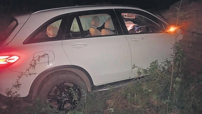 After hitting the victims’ motorcycle, the Mercedes-Benz SUV rammed into the boundary wall of NIPER in Sector 67, Mohali. The driver, hailing from Delhi, was arrested. (HT Photo) After hitting the victims’ motorcycle, the Mercedes-Benz SUV rammed into the boundary wall of NIPER in Sector 67, Mohali. The driver, hailing from Delhi, was arrested. (HT Photo)