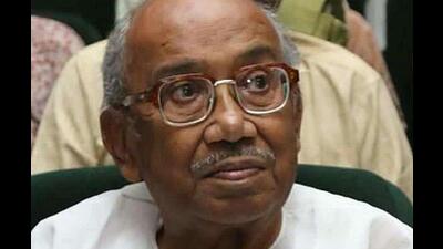 Veteran Bengali filmmaker Late Tarun Majumdar. (Twitter Photo) Veteran Bengali filmmaker Late Tarun Majumdar. (Twitter Photo)