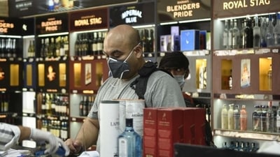 Delhi HC rejects plea seeking ‘health warning’ label on liquor bottles. (HT FIle) Delhi HC rejects plea seeking ‘health warning’ label on liquor bottles. (HT FIle)