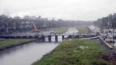 The Bhide bridge, one of the flood-prone spots identified by PMC disaster management and flood control cell, on Monday. PMC disaster management and flood control cell has identified 39 spots in the city which will get flooded if 28,000 cusecs of water is released from the Khadakwasla dam. (RAHUL RAUT/HT)
