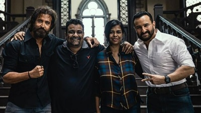 Hrithik Roshan and Saif Ali Khan with Vikram Vedha's directors Pushkar and Gayathri.