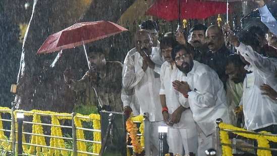 Amid rain, Maharashtra chief minister Eknath Shinde pays tribute to Bal Thackeray at the Bal Thackeray Smruti Sthal, at Shivaji Park.(PTI)