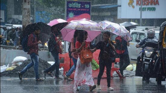 Students holding their umbrellas cross the road during heavy in Thane, Mumbai, India, on Monday, July 04, 2022. (Praful Gangurde/HT Photo) (HT PHOTO) Students holding their umbrellas cross the road during heavy in Thane, Mumbai, India, on Monday, July 04, 2022. (Praful Gangurde/HT Photo) (HT PHOTO)