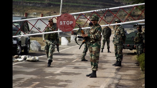 Indian army soldiers stand guarding at Chakan-da-Bagh outpost of India-Pakistan Occupied Kashmir (PoK) Line of Control of Poonch district about 250 KM from Jammu, the winter capital of Kashmir on 14 January 2013. (EPA)