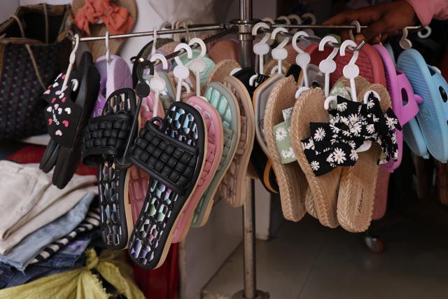 Sarojini Nagar market has a host of options for flip flops, for the monsoon season. (Photo: Dhruv Sethi/HT) Sarojini Nagar market has a host of options for flip flops, for the monsoon season. (Photo: Dhruv Sethi/HT)