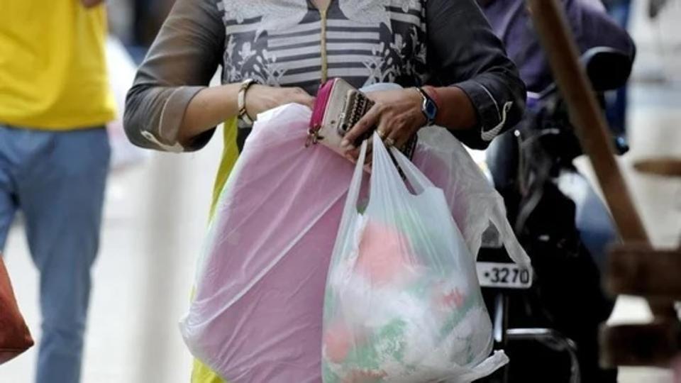 Of the total plastic waste, 587 tonnes was single-use plastic, the Delhi government's assessment said. (HT file photo. Representative image) Of the total plastic waste, 587 tonnes was single-use plastic, the Delhi government's assessment said. (HT file photo. Representative image)