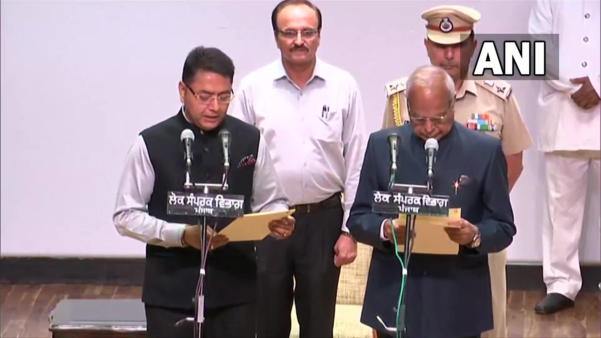 Sunam MLA Aman Arora administered oath of office by Punjab governor Banwarilal Purohit at the Raj Bhawan on Monday. (ANI Twitter) Sunam MLA Aman Arora administered oath of office by Punjab governor Banwarilal Purohit at the Raj Bhawan on Monday. (ANI Twitter)