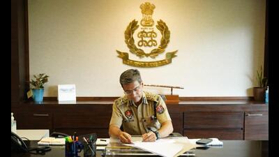 Gaurav Yadav taking charge as the officiating director general of police of Punjab in Chandigarh on Tuesday. (HT Photo)