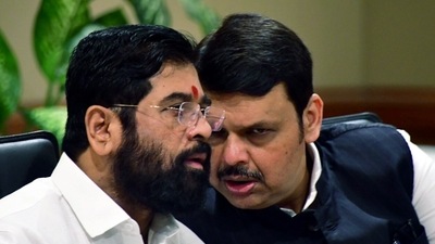 Maharashtra chief minister Eknath Shinde in conversation with deputy chief minister Devendra Fadnavis. (ANI Photo) (Deepak Salvi) Maharashtra chief minister Eknath Shinde in conversation with deputy chief minister Devendra Fadnavis. (ANI Photo) (Deepak Salvi)