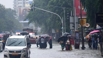 Mumbai, India - July 05, 2022 : Vehicles slow Moving and People walk in a Waterlogging on S V Road at Vile Parle West, in Mumbai, India, on Tuesday. (Vijay Bate/HT Photo) Mumbai, India - July 05, 2022 : Vehicles slow Moving and People walk in a Waterlogging on S V Road at Vile Parle West, in Mumbai, India, on Tuesday. (Vijay Bate/HT Photo)