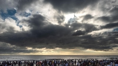 ‘Orange’ alert out for Thursday, brace for moderate rainfall, says IMD (Pratik Chorge/HT File Photo) ‘Orange’ alert out for Thursday, brace for moderate rainfall, says IMD (Pratik Chorge/HT File Photo)