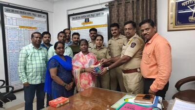 E-challan machine helps cops trace woman’s bag with gold and cash worth ₹5L E-challan machine helps cops trace woman’s bag with gold and cash worth ₹5L