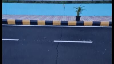 Some cracks on the newly-built yet-to-be-commissioned approach road leading to the ₹111Cr Nerul Jetty have raised doubts on the quality of construction work done by the CIDCO. (HT PHOTO) Some cracks on the newly-built yet-to-be-commissioned approach road leading to the ₹111Cr Nerul Jetty have raised doubts on the quality of construction work done by the CIDCO. (HT PHOTO)